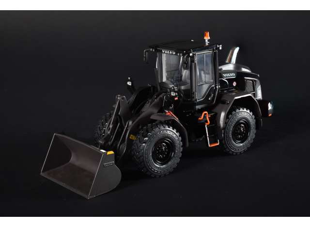 Volvo L60h Shovel Black Edition - 1:32 - AT Collections