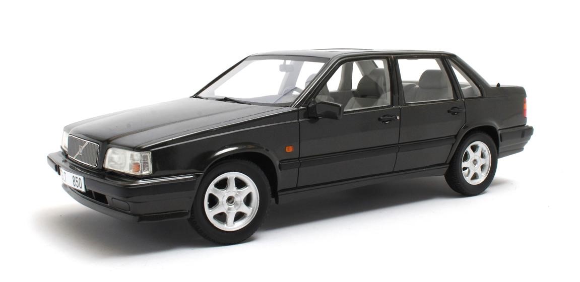 Volvo 850 GLT 1991-1994 Donker Grijs Metallic - 1:18 - Cult Scale